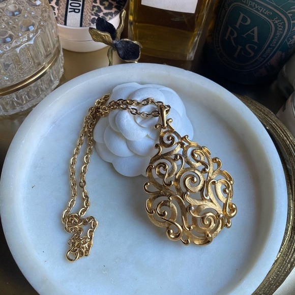 TRIFARI vintage scrollwork gold tone pendant - Picture 1 of 11